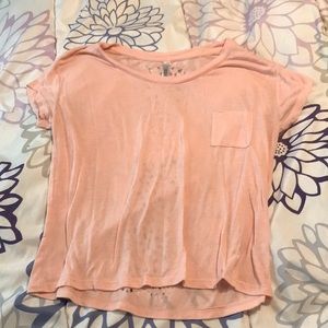 Slightly cropped, peach like colored, t-shirt